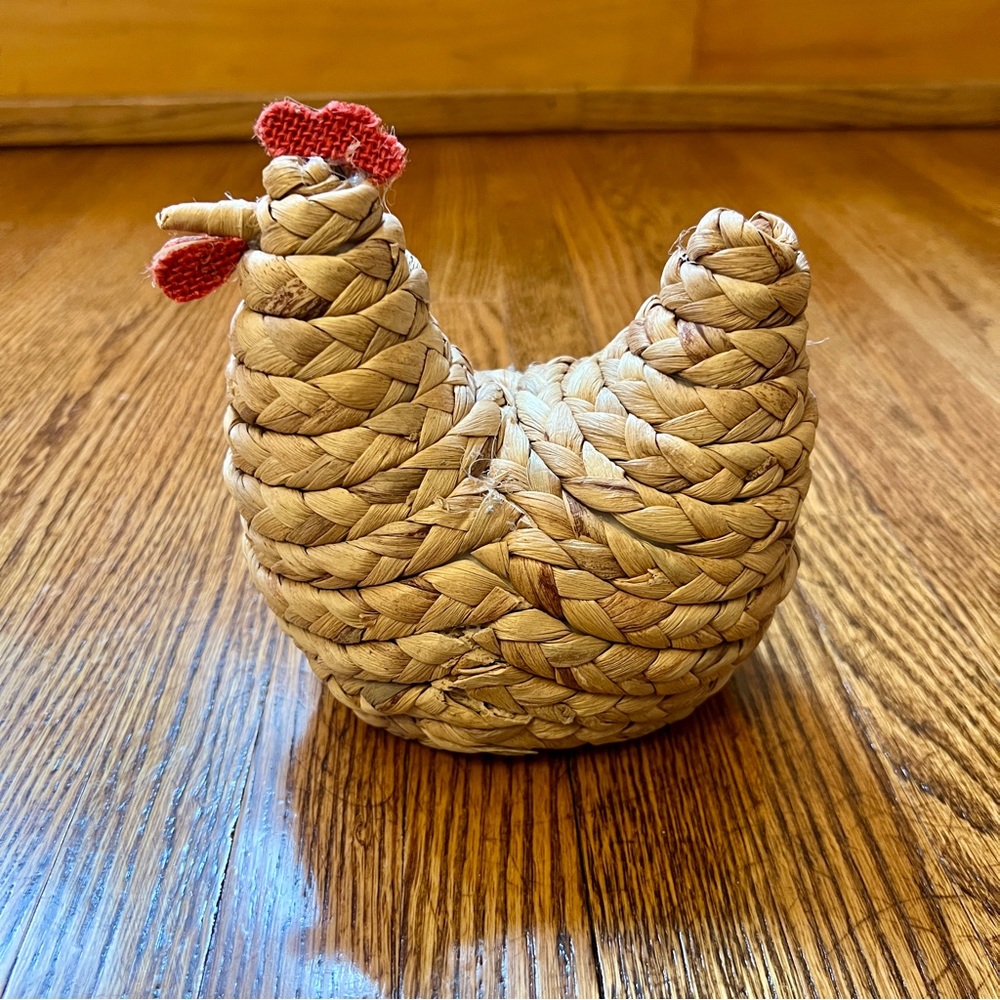 Woven Chicken Decor Tan with red 6”x7”